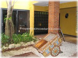 Cariari Costa Rica, Cariari real estate, near schools, golf, shopping, exotic houses, exotic homes, retro style houses, vintage home, 70 style house, late 70s house, fixer upper homes, Costa Rica real estate, 1853
