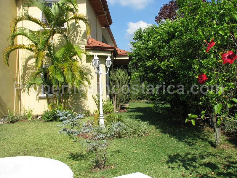 Cozy Residential house for Sale in Heredia, ID CODE 1712