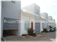 Modern Townhouse in Santa Ana Community