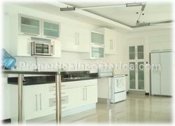 Cariari house for sale, Cariari real estate, modern home, golf area, cariari community, International schools, resort golf course, highway, malls, airport, 1606