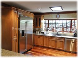 Costa Rica real estate, Luxury homes Costa Rica, Curridabat Costa Rica, Colonial style homes, large gardens, near city