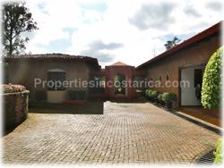 Costa Rica real estate, Luxury homes Costa Rica, Curridabat Costa Rica, Colonial style homes, large gardens, near city