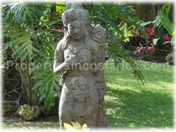 Costa Rica real estate, Luxury homes Costa Rica, Curridabat Costa Rica, Colonial style homes, large gardens, near city