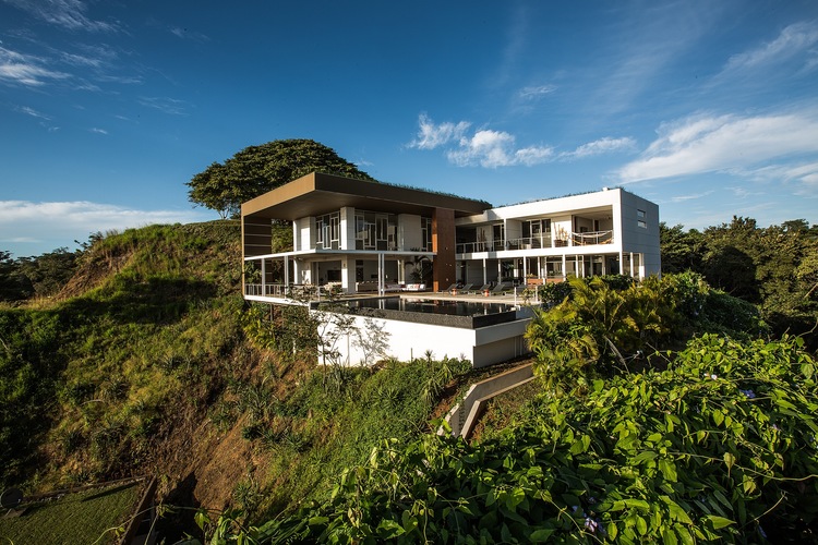 Retirees Seeking Sustainable Living and Green Homes Move to Costa Rica