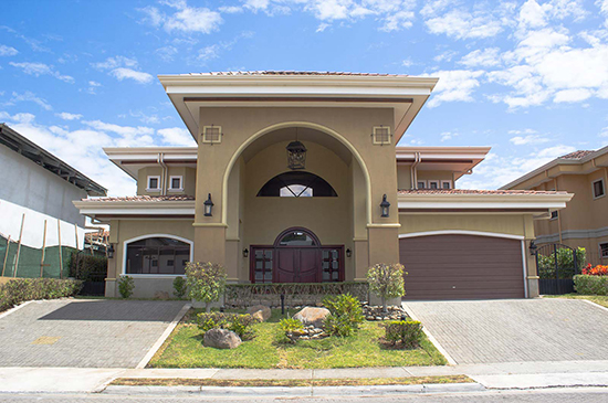 Income Producing Home Where the Country Meets the City!