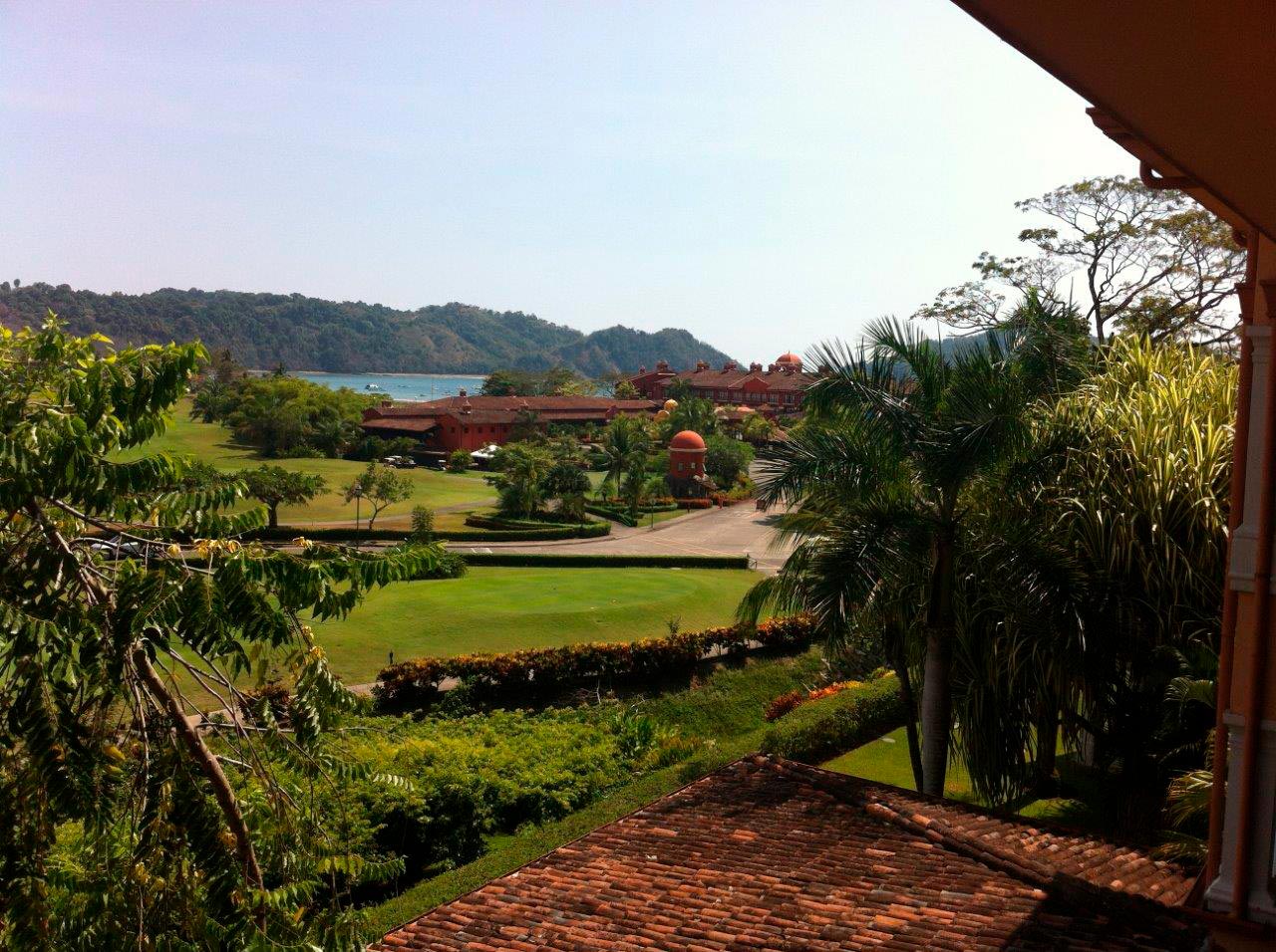 cabin,land,gated,community,nature,fauna,tropical,building, build view,secluded