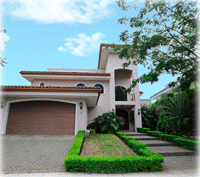 Spacious Golf Community Home in Santa Ana is Priced to Move!