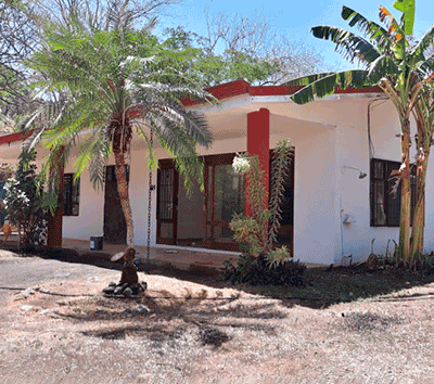 Charming little house steps away from Brasilito Beach
