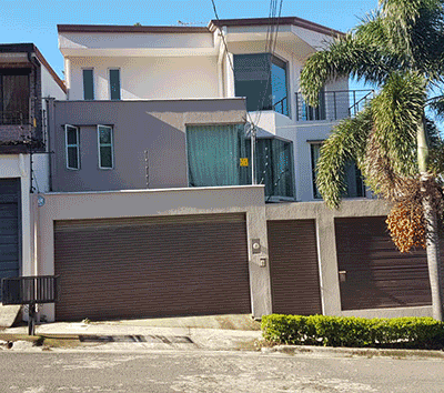 Contemporary home in the heart of Santa Ana