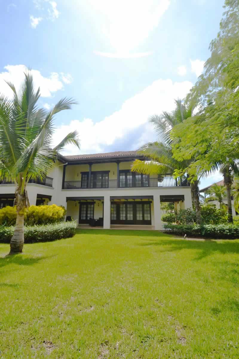 Large Condo with high-end construction in luxury gated community resort