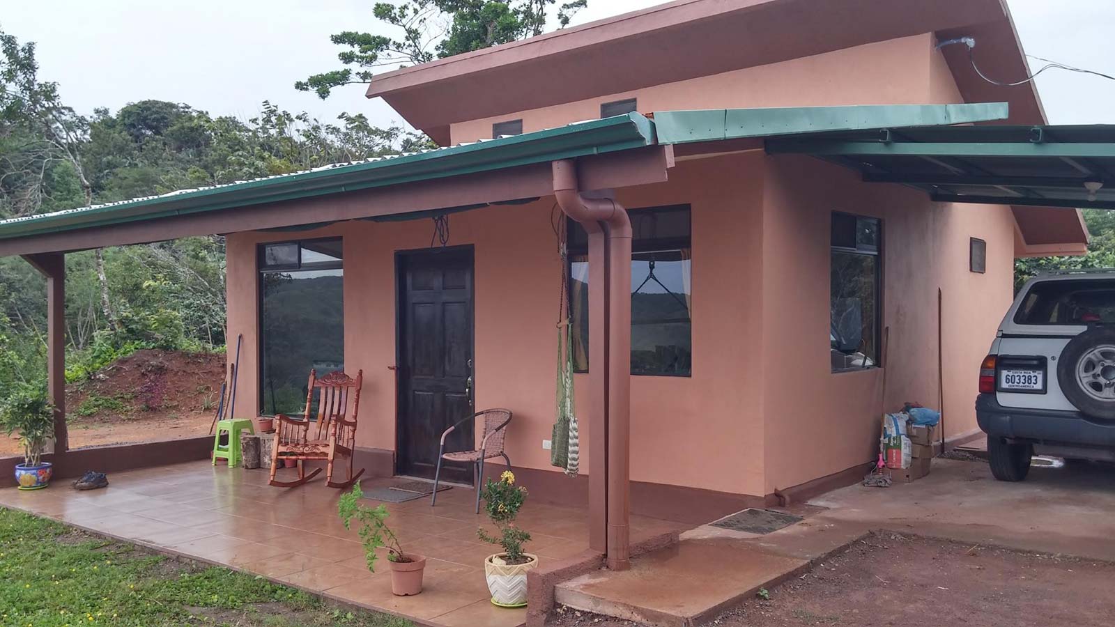 Epic views and tropical gardens, warm weather and cool breezes are just what the doctor ordered. This little paradise is inside a small development just 20 minutes from the City of San Ramon, and an hour from the Capitol.