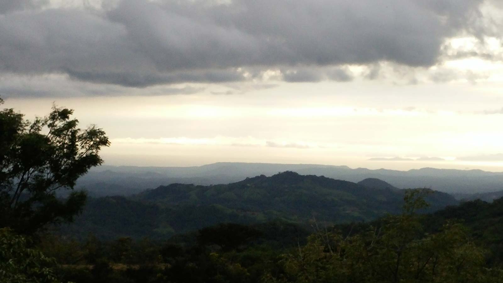 Epic views and tropical gardens, warm weather and cool breezes are just what the doctor ordered. This little paradise is inside a small development just 20 minutes from the City of San Ramon, and an hour from the Capitol. Whether you are looking for a project to live and invest, or just seeking a private lot to build your dream home, don't skip seeing this little gem.