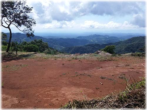 Epic views and tropical gardens, warm weather and cool breezes are just what the doctor ordered. This little paradise is inside a small development just 20 minutes from the City of San Ramon, and an hour from the Capitol. Whether you are looking for a project to live and invest, or just seeking a private lot to build your dream home, don't skip seeing this little gem.