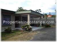 Spacious and very affordable home with swimming pool in Grecia